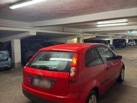 Gebraucht Ford Fiesta 59 PS (43 kW) 2005 Rot Kleinwagen