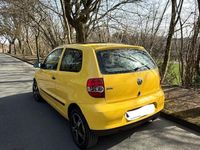 Gebraucht VW Fox 54 PS (39 kW) 2005 Gelb Kleinwagen