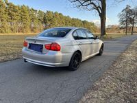 Gebraucht BMW 320 170 PS (125 kW) 2010 Grau Limousine
