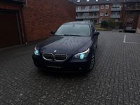 Gebraucht BMW 525 177 PS (130 kW) 2005 Blau Kombi