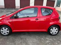 Gebraucht Toyota Aygo 68 PS (50 kW) 2009 Rot Kleinwagen