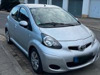Gebraucht Toyota Aygo 68 PS (50 kW) 2012 Grau Kleinwagen