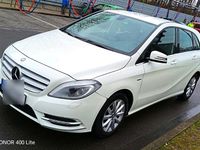 Gebraucht Mercedes 180 122 PS (89 kW) 2012 Weiß Limousine