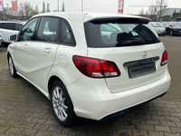 Gebraucht Mercedes B180 122 PS (89 kW) 2016 Weiß Van / Kleinbus