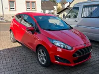 Gebraucht Ford Fiesta 80 PS (58 kW) 2014 Rot Kleinwagen