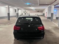 Gebraucht BMW 320 Exclusive 170 PS (125 kW) 2009 Schwarz Kombi