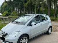 Używany Mercedes A160 95 KM (69 kW) 2011 Srebrny Hatchback