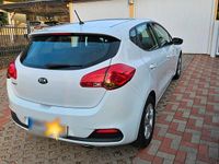 Gebraucht Kia Ceed 99 PS (72 kW) 2015 Weiß Kleinwagen