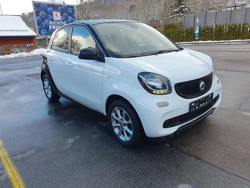 Używany Smart ForFour Passion 71 KM (52 kW) 2019 Biały Hatchback