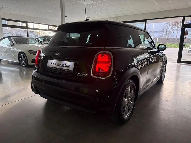 Gebraucht Mini Cooper Essential 136 PS (100 kW) 2023 Schwarz Kleinwagen