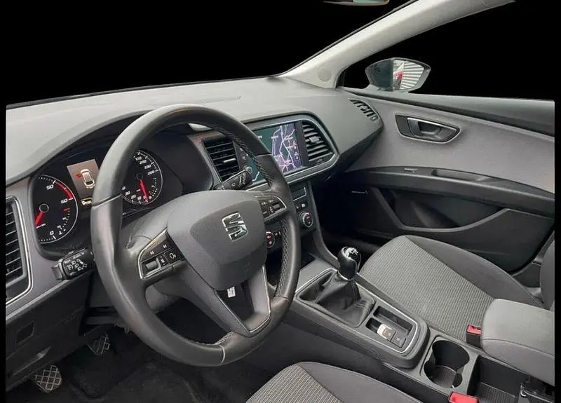 Używany Seat Leon Style 116 KM (85 kW) 2018 Czarny Sedan/Limuzyna