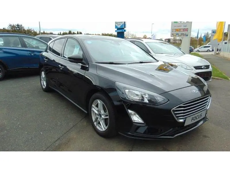 Używany Ford Focus Cool & Connect 101 KM (74 kW) 2020 Czarny Sedan/Limuzyna