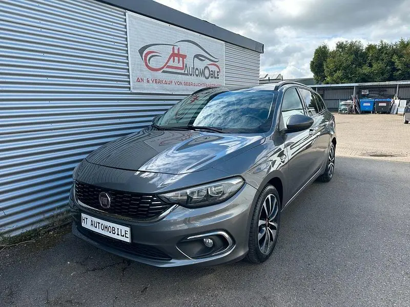 Usado Fiat Tipo 120 CV (88 kW) 2016 Negro Familiar