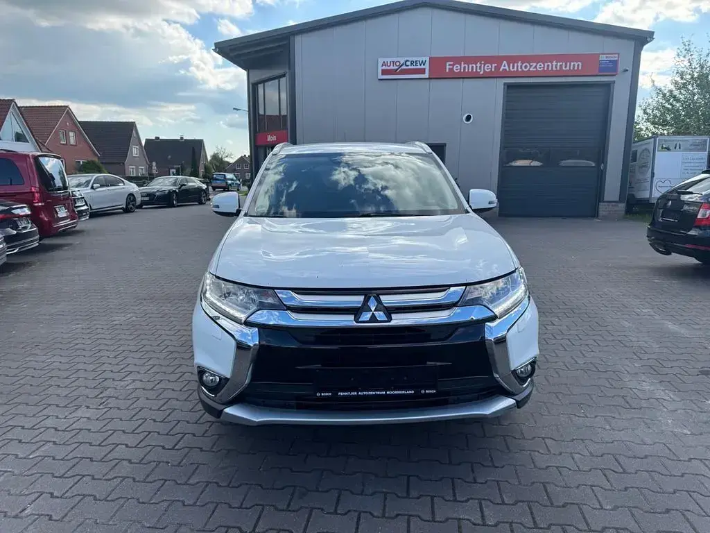 Gebraucht Mitsubishi Outlander 150 PS (110 kW) 2017 Weiß SUV