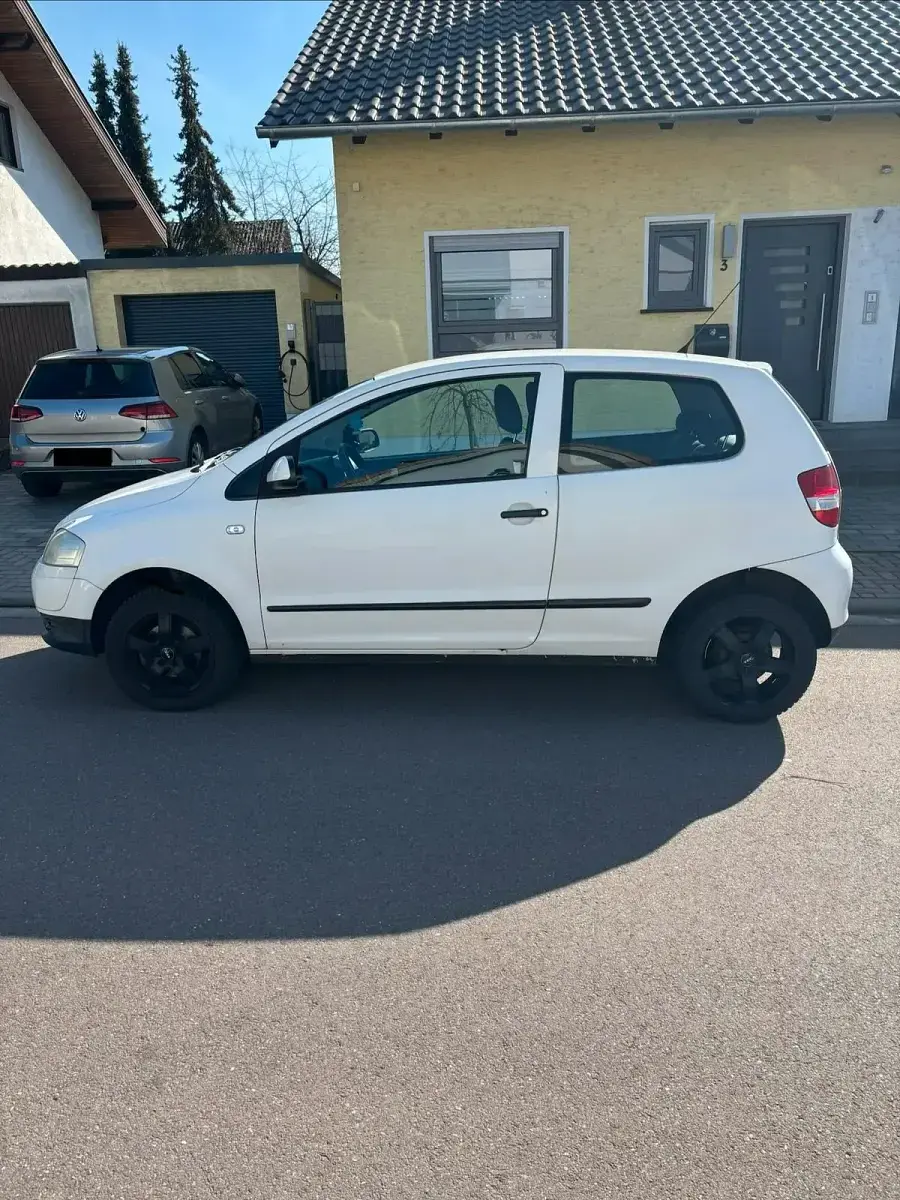 Gebraucht VW Fox 54 PS (39 kW) 2008 Weiß Kleinwagen
