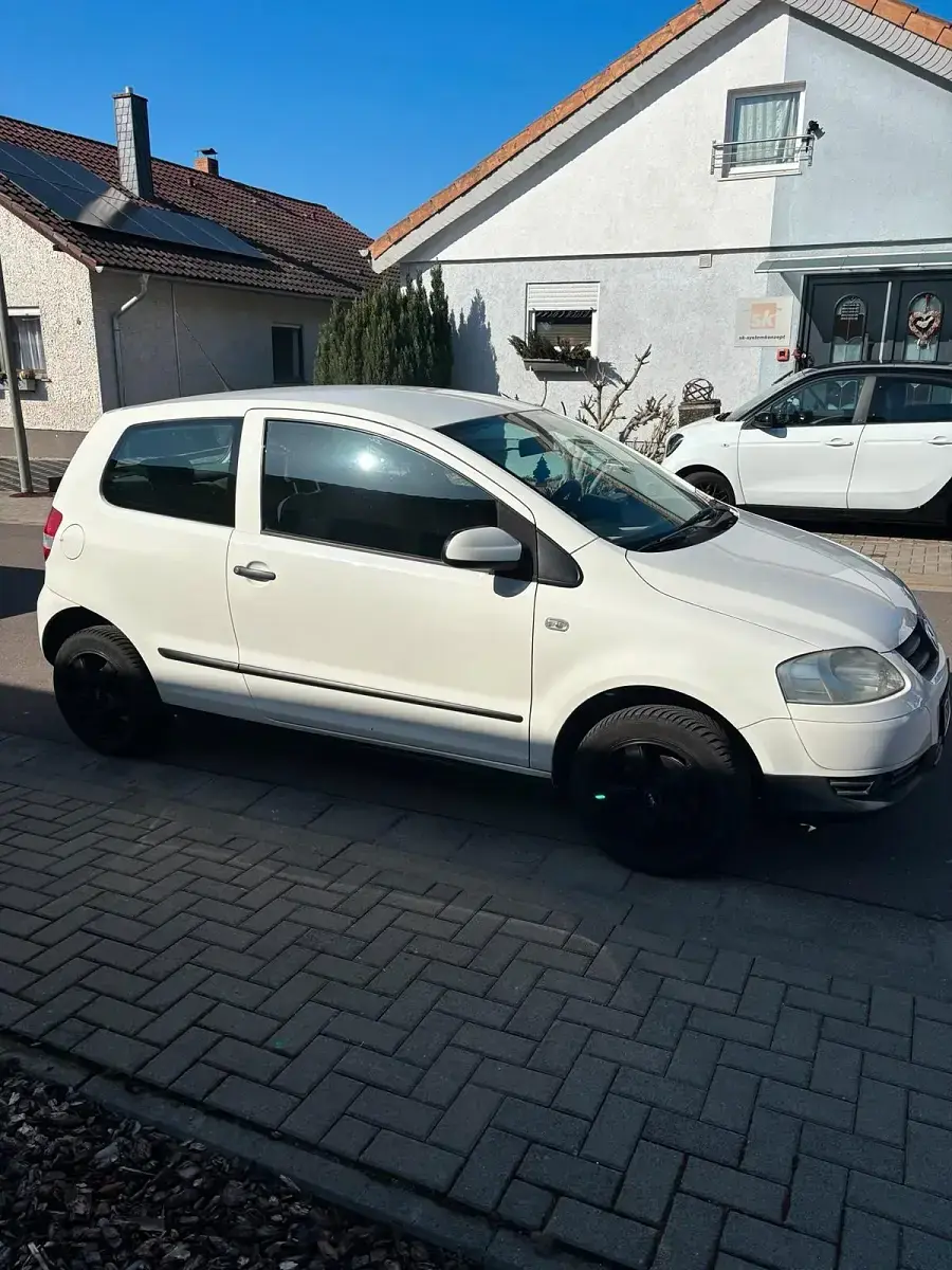Gebraucht VW Fox 54 PS (39 kW) 2008 Weiß Kleinwagen