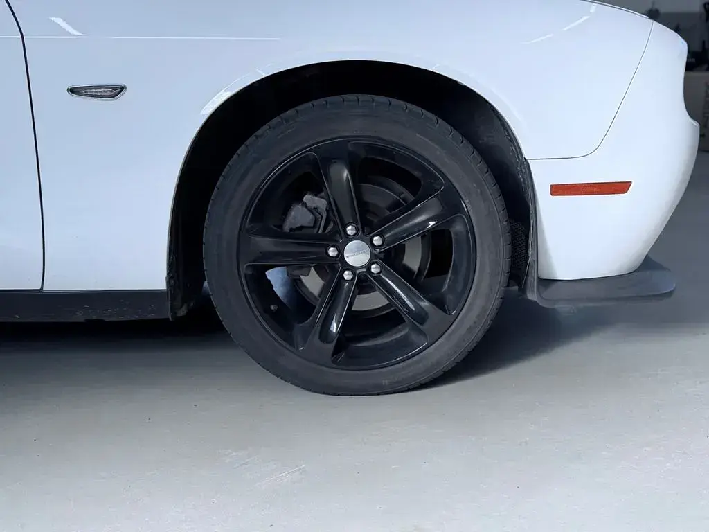 Używany Dodge Challenger 305 KM (224 kW) 2019 Biały Coupe