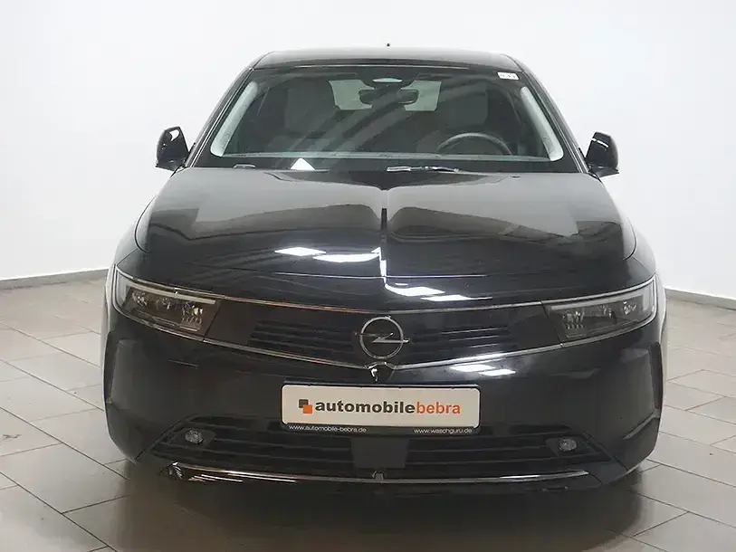 Usado Opel Astra Elegance 131 HP (96 kW) 2023 Preto Citadino