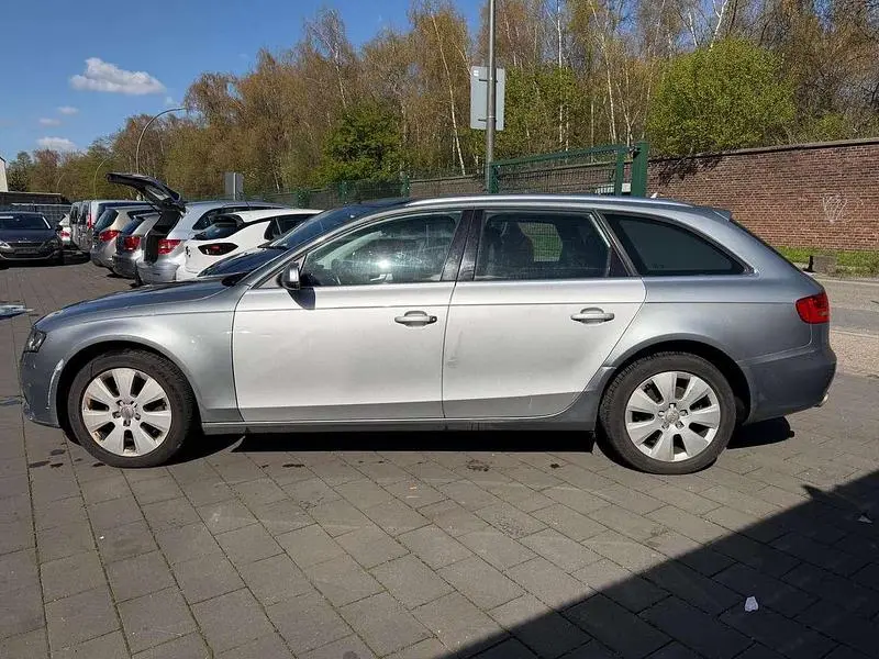 Używany Audi A4 Attraction 190 KM (139 kW) 2011 Szary Kombi