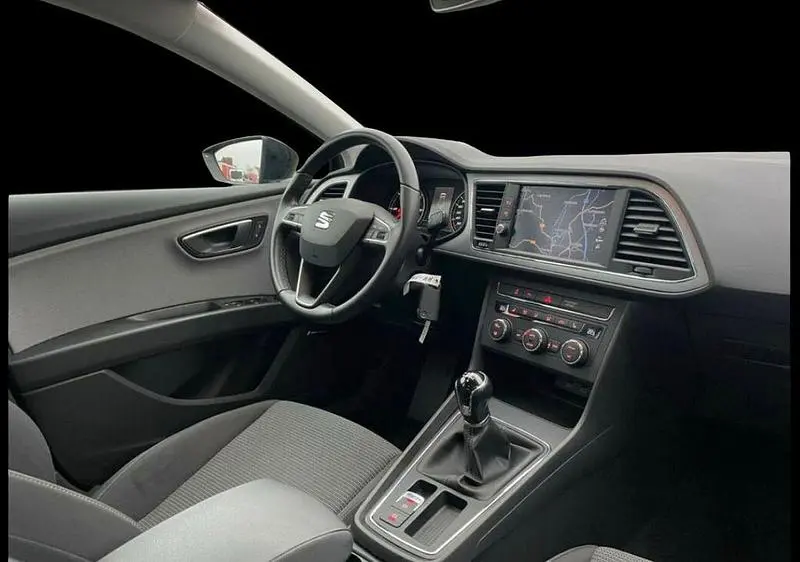 Używany Seat Leon Style 116 KM (85 kW) 2018 Czarny Sedan/Limuzyna