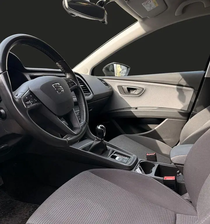 Używany Seat Leon Style 116 KM (85 kW) 2018 Czarny Sedan/Limuzyna
