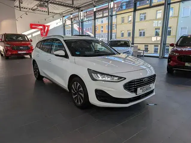 Używany Ford Focus Titanium X 125 KM (91 kW) 2023 Biały Sedan/Limuzyna