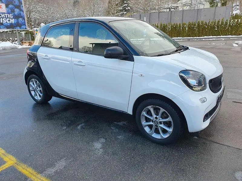 Używany Smart ForFour Passion 71 KM (52 kW) 2019 Biały Hatchback