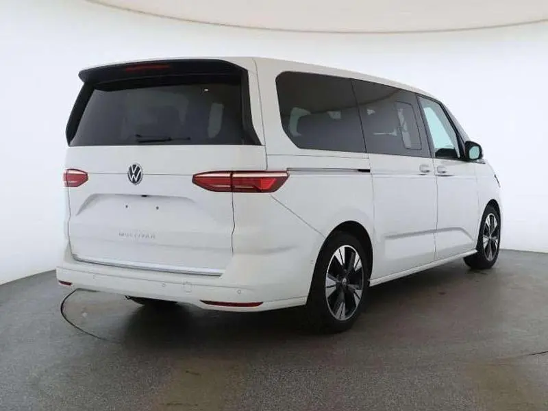 Begagnad VW Multivan Style 204 HK (150 kW) 2024 Vit Minibuss
