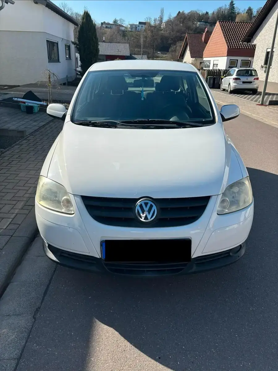 Gebraucht VW Fox 54 PS (39 kW) 2008 Weiß Kleinwagen