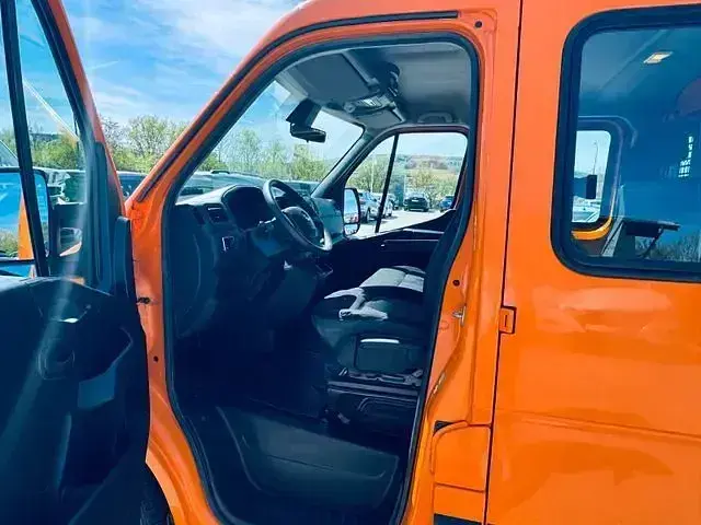 Gebraucht Opel Movano 150 PS (110 kW) 2021 Mandarin orange Van