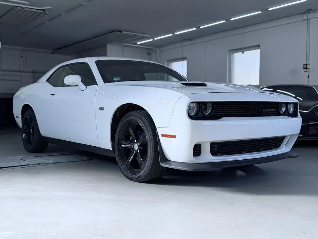 Używany Dodge Challenger 305 KM (224 kW) 2019 Biały Coupe