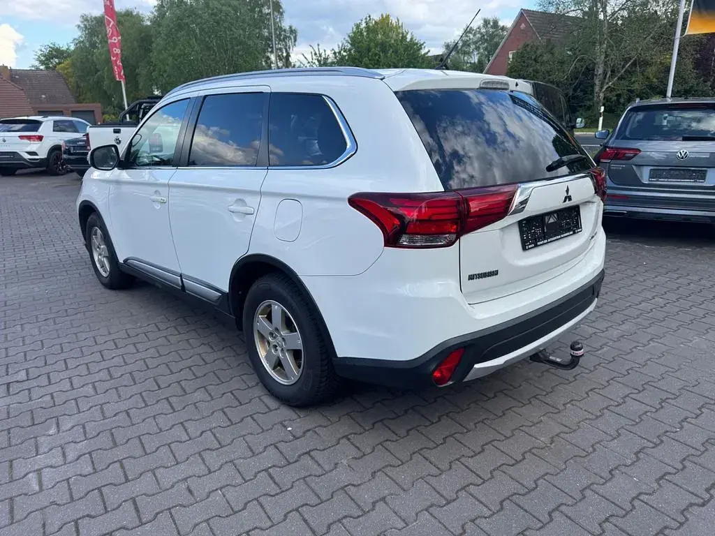 Gebraucht Mitsubishi Outlander 150 PS (110 kW) 2017 Weiß SUV