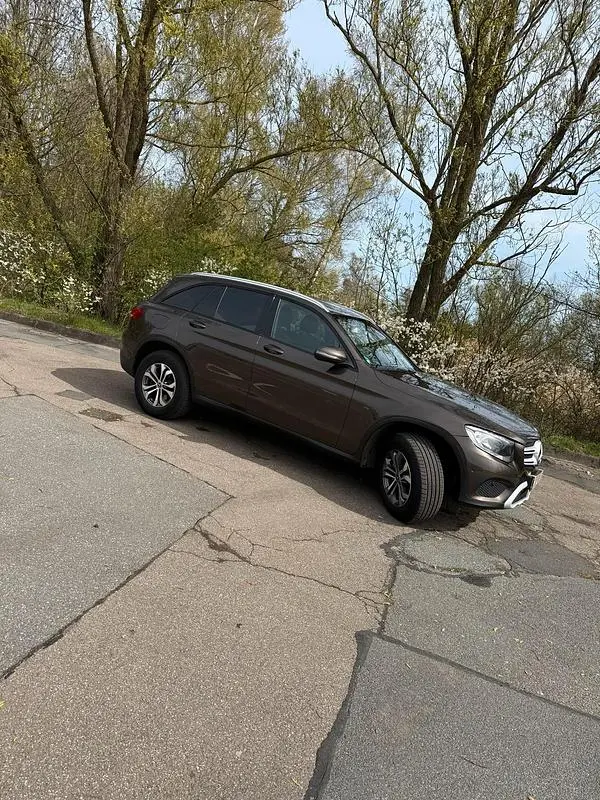 Używany Mercedes GLC220 2017 Brązowy SUV