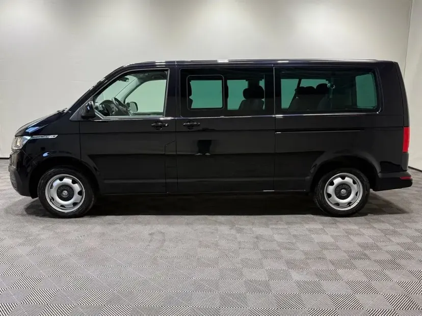 Gebraucht VW Caravelle 204 PS (150 kW) 2024 Deep black perleffekt Van