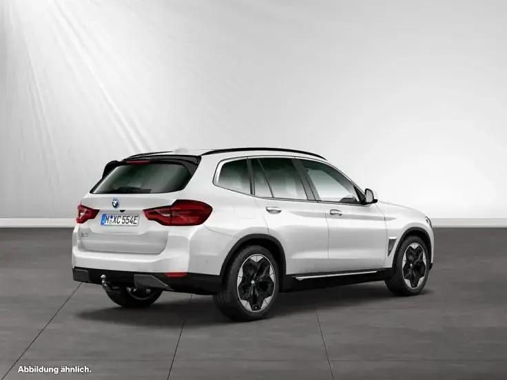 Gebraucht BMW iX3 210 kW (286 PS) 2021 Mineralweiß metallic SUV