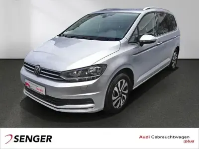Używany VW Touran Active 150 KM (110 kW) 2022 Srebrny Minivan