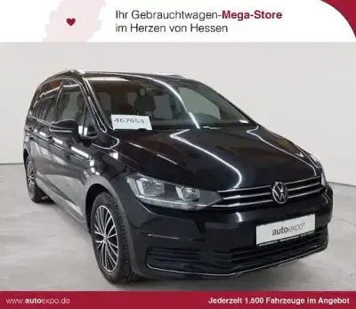 Używany VW Touran Active 150 KM (110 kW) 2023 Czarny Minivan