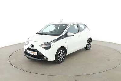 Usata Toyota Aygo X-play 72 CV (52 kW) 2020 Bianco Utilitaria