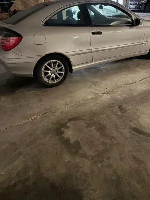 Second-hand Mercedes C200