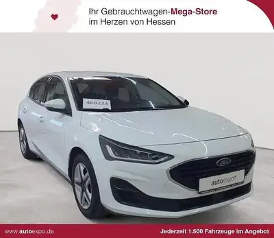Używany Ford Focus Cool & Connect 120 KM (88 kW) 2023 Biały Sedan/Limuzyna