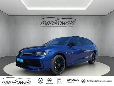 Second-hand VW Passat R-line 150 CP (110 kW) 2025 Albastru Break