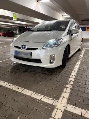 Käytetty Toyota Prius