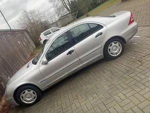 Second-hand Mercedes C200