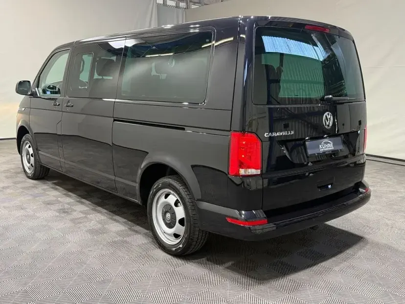 Gebraucht VW Caravelle 204 PS (150 kW) 2024 Deep black perleffekt Van