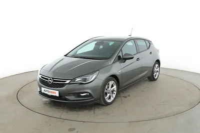 Używany Opel Astra 125 KM (91 kW) 2018 Czarny Sedan/Limuzyna