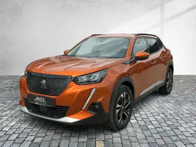 Gebraucht Peugeot 2008 Allure 101 PS (74 kW) 2021 Lackierung orange fusion/typ aussenverkleidung metalliclackierung SUV
