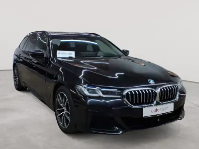 Gebraucht BMW 520 Shadowline 190 PS (139 kW) 2023 Saphirschwarz metallic Kombi