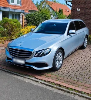 Używany Mercedes E220