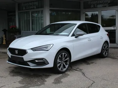 Neu Seat Leon FR 150 PS (110 kW) 2025 Weiß (nevada weiß) grau (stoff) Limousine