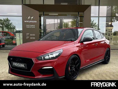 Käytetty Hyundai i30 Comfort 275 HP (202 kW) 2020 Punainen Sedan